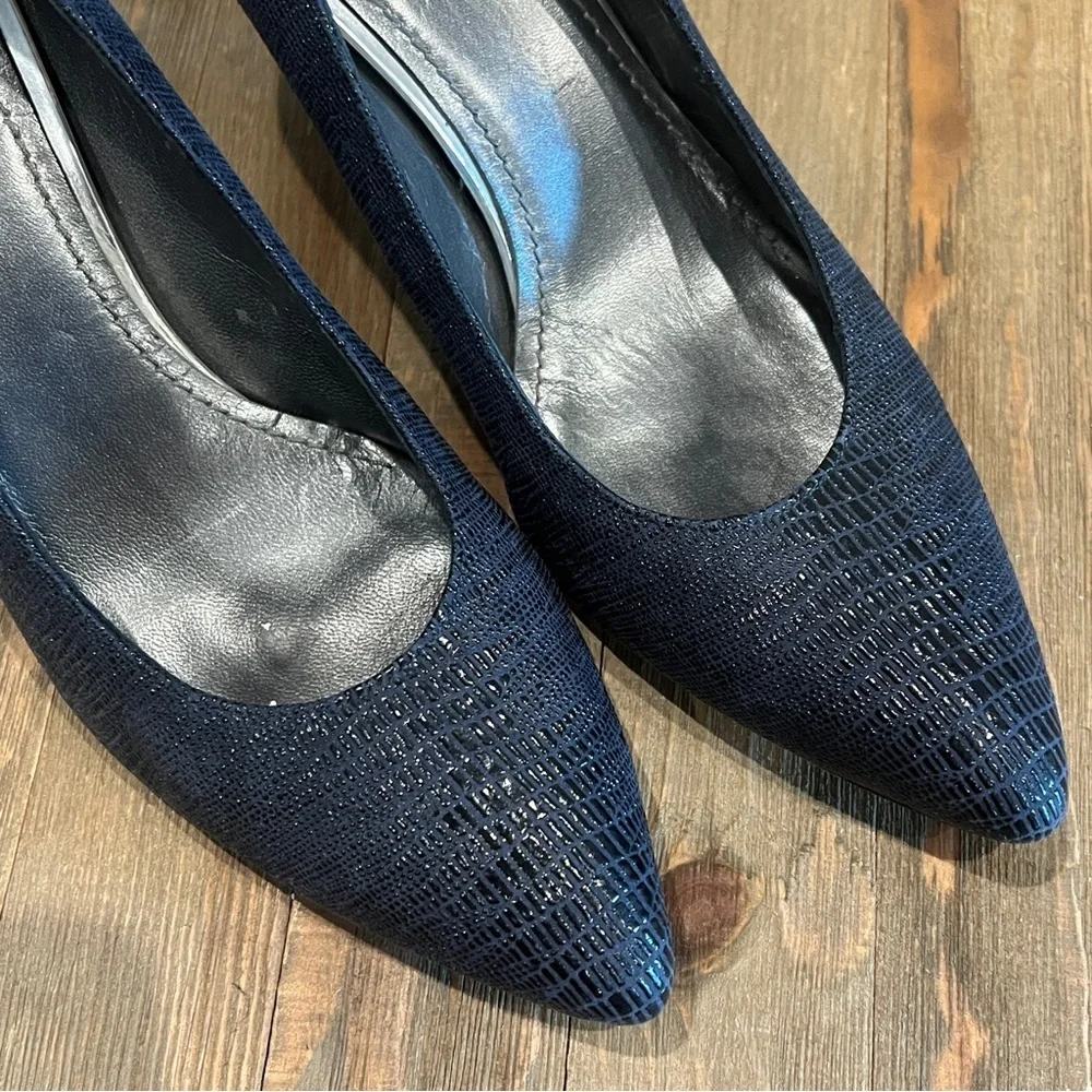 Stuart Weitzman Black Curvia Textured Pointed Toe Pumps Shoes 8 M